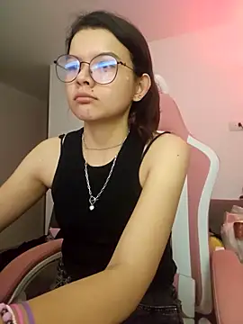 Snapshot of azumiichan chatting on February 12, 1:33 am azumiichan online show from February 12, 1:33 am