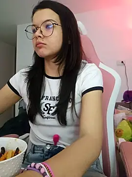 Snapshot of azumiichan chatting on February 13, 12:50 am azumiichan online show from February 13, 12:50 am