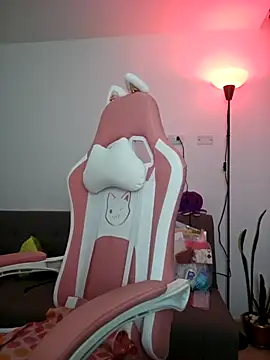 Snapshot of azumiichan chatting on February 25, 12:31 am azumiichan online show from February 25, 12:31 am