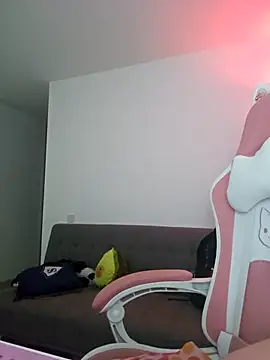 Snapshot of azumiichan chatting on February 26, 1:04 am azumiichan online show from February 26, 1:04 am