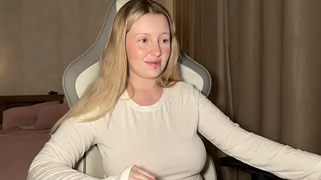 Snapshot of x_ivy_x chatting on October 24, 4:47 pm x ivy x online show from October 24, 4:47 pm