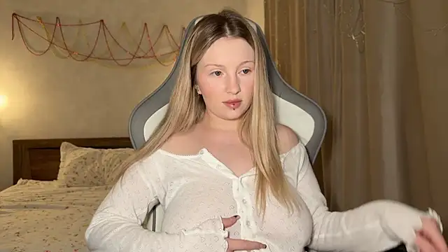 Snapshot of x_ivy_x chatting on January 6, 3:49 pm x ivy x online show from January 6, 3:49 pm