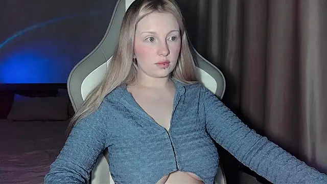 Snapshot of x_ivy_x chatting on February 8, 5:16 pm x ivy x online show from February 8, 5:16 pm