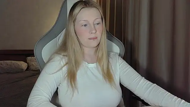 Snapshot of x_ivy_x chatting on February 17, 4:46 pm x ivy x online show from February 17, 4:46 pm