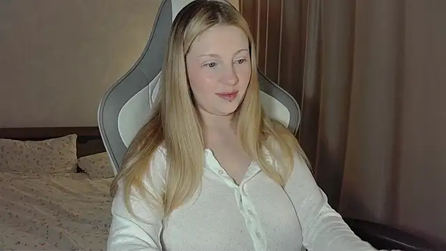 Snapshot of x_ivy_x chatting on February 19, 4:47 pm x ivy x online show from February 19, 4:47 pm