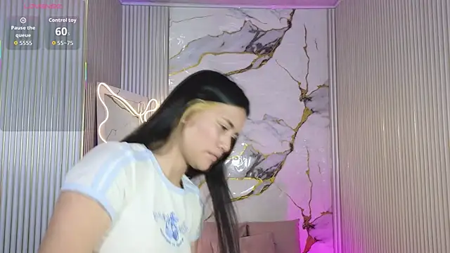 Snapshot of Chiara_tay chatting on April 6, 7:15 pm Chiara tay online show from April 6, 7:15 pm