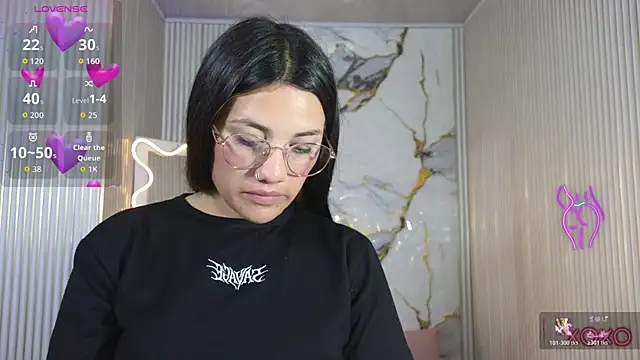 Snapshot of Chiara_tay chatting on April 14, 8:26 pm Chiara tay online show from April 14, 8:26 pm