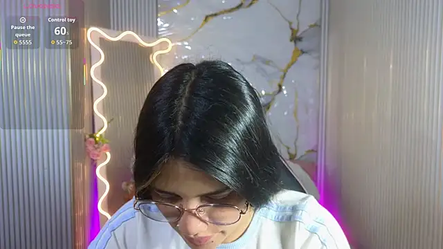 Snapshot of Chiara_tay chatting on April 17, 7:06 pm Chiara tay online show from April 17, 7:06 pm