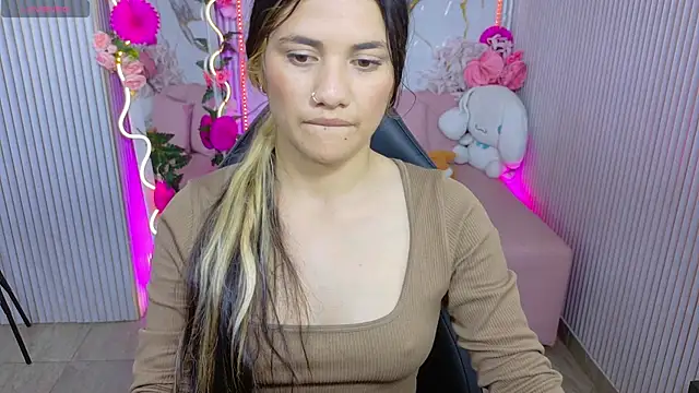 Snapshot of Chiara_tay chatting on June 2, 7:16 pm Chiara tay online show from June 2, 7:16 pm