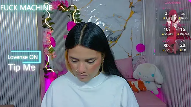 Snapshot of Chiara_tay chatting on June 10, 7:35 pm Chiara tay online show from June 10, 7:35 pm