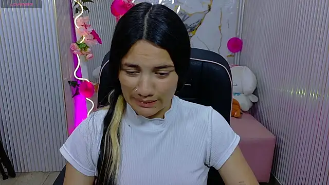 Snapshot of Chiara_tay chatting on July 14, 8:03 pm Chiara tay online show from July 14, 8:03 pm