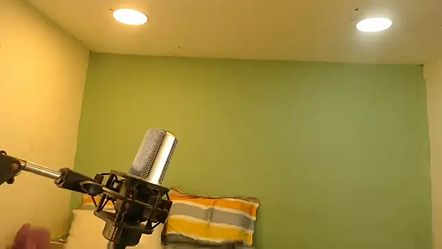 danielitopapuu online show from April 15, 4:19 am