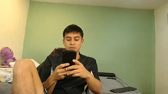 Snapshot of danielitopapuu chatting on June 9, 4:18 pm danielitopapuu online show from June 9, 4:18 pm