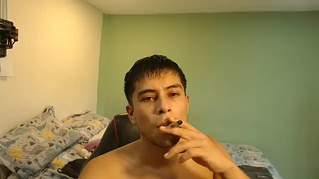 Snapshot of danielitopapuu chatting on June 26, 7:07 pm danielitopapuu online show from June 26, 7:07 pm