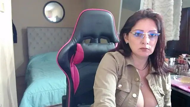 Carol Scottt online show from March 6, 11:01 pm