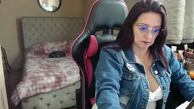 Snapshot of Carol_Scottt chatting on June 4, 10:16 pm Carol Scottt online show from June 4, 10:16 pm