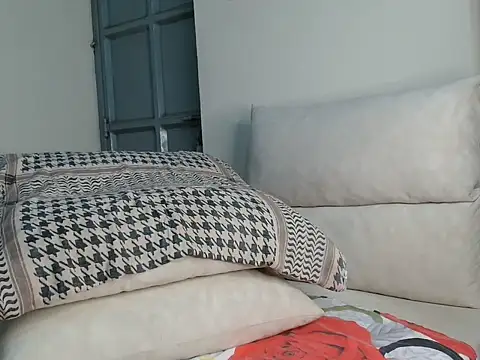 Snapshot of Doublefreaks chatting on October 5, 12:42 am Doublefreaks online show from October 5, 12:42 am