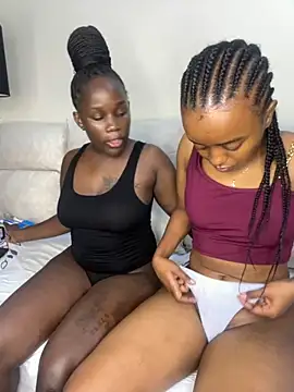 Snapshot of Doublefreaks chatting on October 9, 10:52 pm Doublefreaks online show from October 9, 10:52 pm