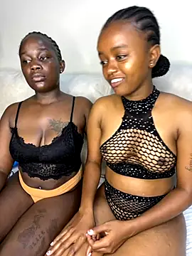 Snapshot of Doublefreaks chatting on October 18, 12:35 am Doublefreaks online show from October 18, 12:35 am