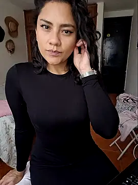 Snapshot of Thaliacooper_ chatting on December 13, 5:43 pm Thaliacooper online show from December 13, 5:43 pm