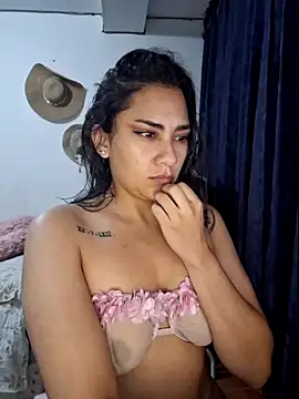 Snapshot of Thaliacooper_ chatting on January 18, 5:20 am Thaliacooper online show from January 18, 5:20 am