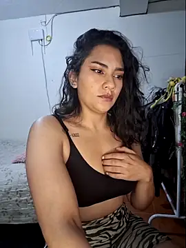 Snapshot of Thaliacooper_ chatting on February 1, 11:37 pm Thaliacooper online show from February 1, 11:37 pm