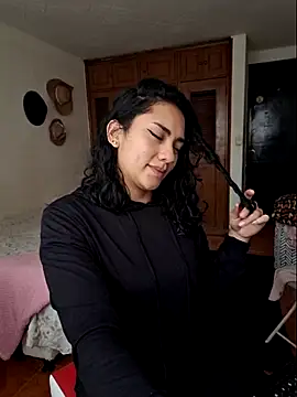 Snapshot of Thaliacooper_ chatting on March 6, 5:43 pm Thaliacooper online show from March 6, 5:43 pm