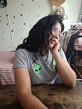 Thaliacooper  online show from November 25, 6:30 pm