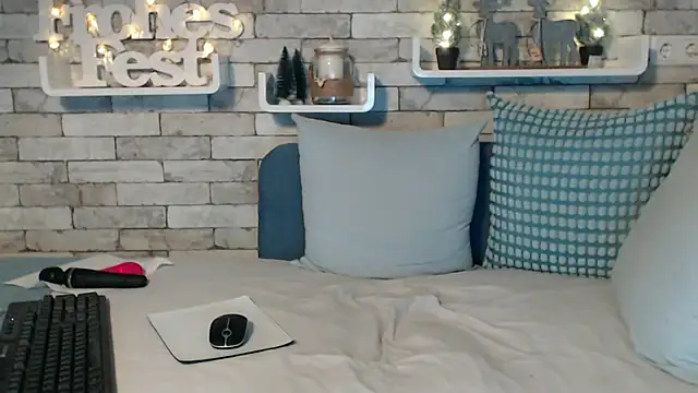 Snapshot of DirtyTina chatting on December 2, 3:03 pm DirtyTina online show from December 2, 3:03 pm