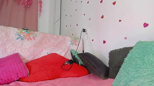 Snapshot of msschloee_ chatting on February 13, 1:56 am msschloee online show from February 13, 1:56 am