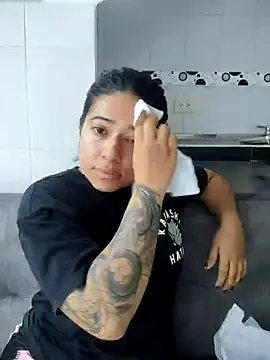 Snapshot of caro_sweett chatting on December 4, 11:41 am caro sweett online show from December 4, 11:41 am