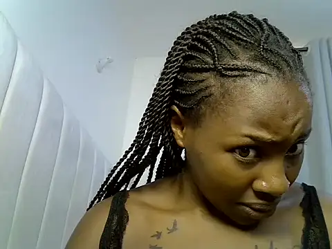 Snapshot of Queen_loveer chatting on March 20, 10:42 am Queen loveer online show from March 20, 10:42 am