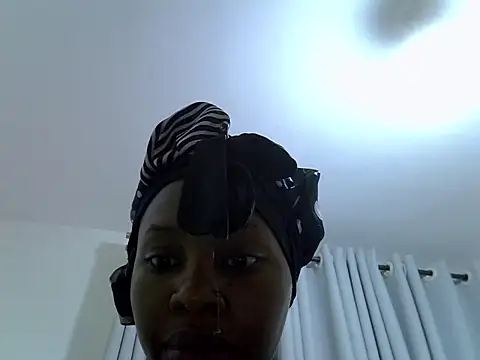 Snapshot of Queen_loveer chatting on March 24, 3:22 am Queen loveer online show from March 24, 3:22 am