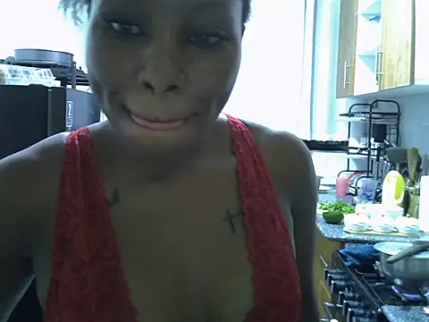 Snapshot of Queen_loveer chatting on April 2, 7:55 pm Queen loveer online show from April 2, 7:55 pm