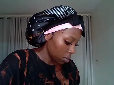 Snapshot of Queen_loveer chatting on May 27, 10:23 am Queen loveer online show from May 27, 10:23 am