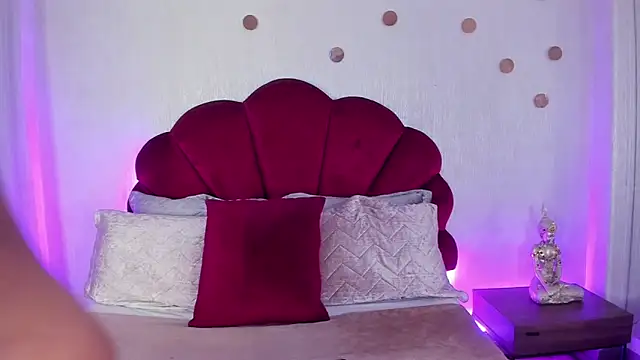 AndreaPink2024 online show from April 11, 1:15 pm