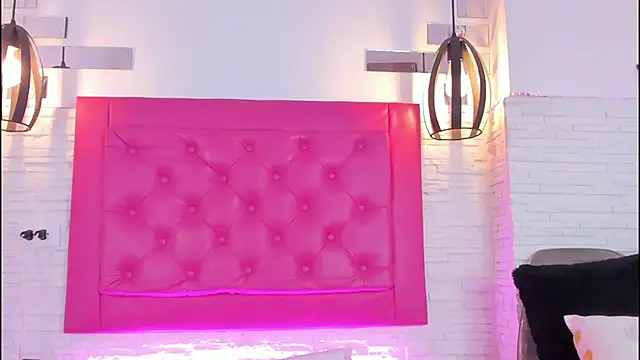 Snapshot of mia_six66 chatting on January 31, 2:39 pm mia six66 online show from January 31, 2:39 pm