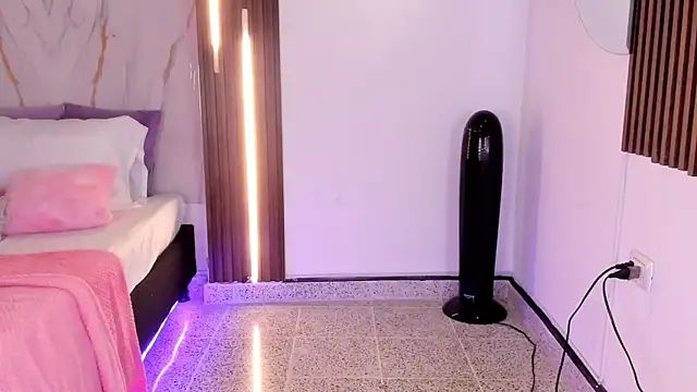 Snapshot of mia_six66 chatting on October 5, 12:03 pm mia six66 online show from October 5, 12:03 pm