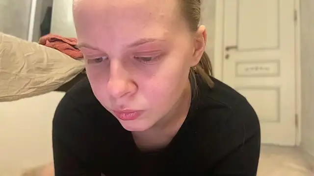 wrenlie online show from April 20, 9:05 pm