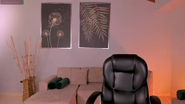 ValeriaRiveraX online show from December 14, 4:40 am