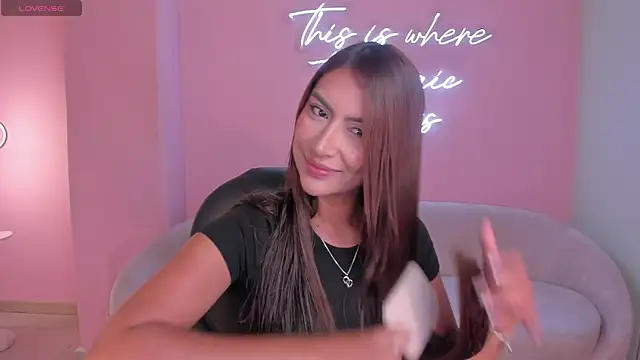 Snapshot of ArianaDumont chatting on July 2, 11:27 am ArianaDumont online show from July 2, 11:27 am