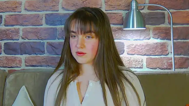Snapshot of Sofia_Hugs chatting on February 6, 7:17 pm Sofia Hugs online show from February 6, 7:17 pm