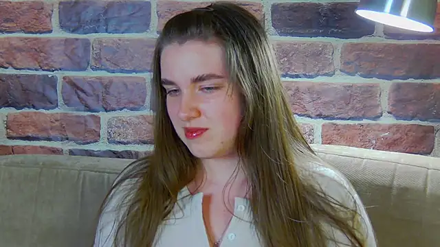Snapshot of Sofia_Hugs chatting on April 19, 5:45 pm Sofia Hugs online show from April 19, 5:45 pm