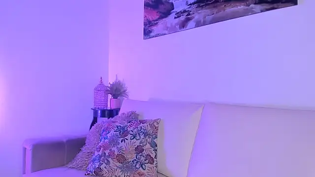 Snapshot of azzahara069 chatting on December 13, 8:36 pm azzahara069 online show from December 13, 8:36 pm