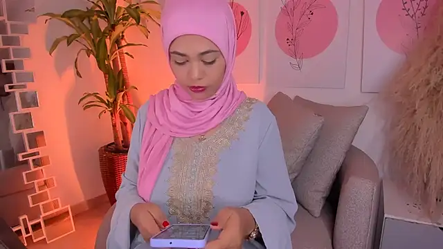 Snapshot of azzahara069 chatting on March 3, 11:43 pm azzahara069 online show from March 3, 11:43 pm