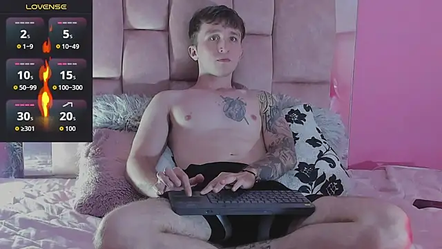 Dylanwhite23  online show from November 29, 11:08 pm