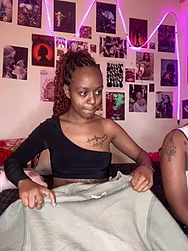 Snapshot of naughtybitches5 chatting on December 9, 5:18 am naughtybitches5 online show from December 9, 5:18 am