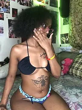 Snapshot of naughtybitches5 chatting on March 14, 6:50 pm naughtybitches5 online show from March 14, 6:50 pm