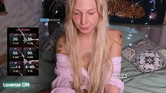 GoodGirl0024 online show from March 18, 8:23 pm