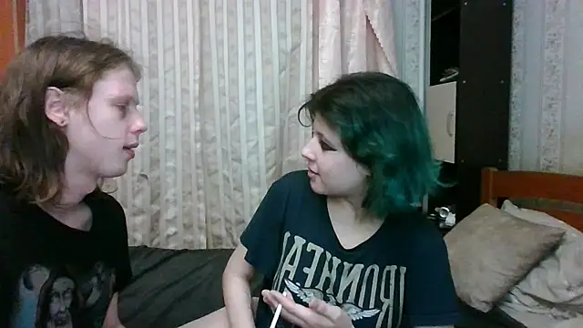 Snapshot of Crystal_Love_Porn chatting on March 7, 1:09 am Crystal Love Porn online show from March 7, 1:09 am